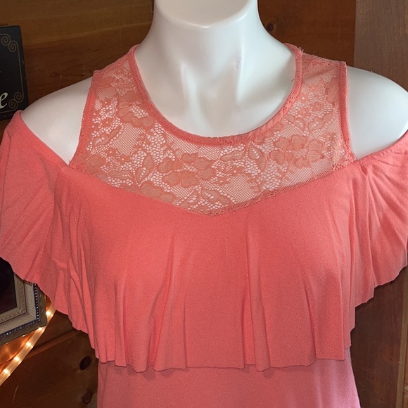 Corral cold shoulder lace top NWT gorgeous - Picture 4 of 8